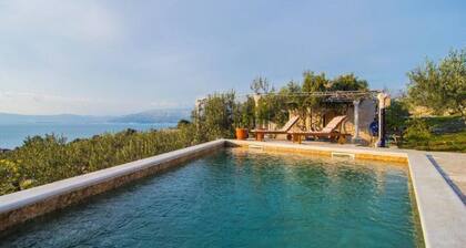 Mediterranean Villa With Pool