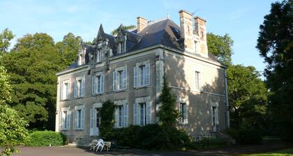 Grande maison familiale en pleine nature prÚs du parc régional de BriÚre (12p)