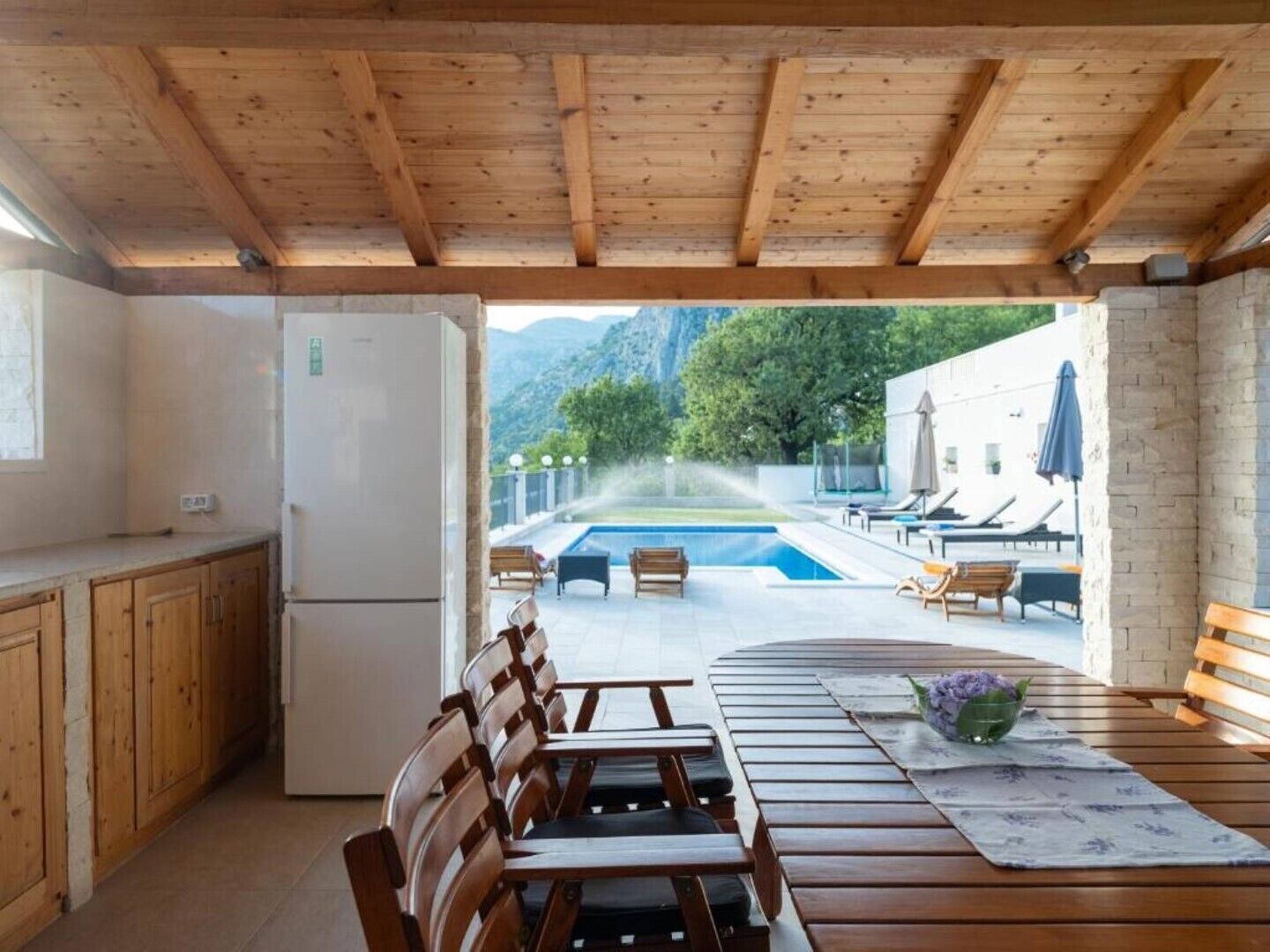 Outdoor dining