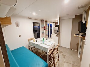 Dining - Family Getaway at 5-Star Campsite – Beach, Playgrounds & Relaxation Steps Away (Saint-Jean-de-Monts)
