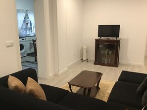 Interior - Holiday Home 'Carmen's Place' with Sea View, Shared Garden and Wi-Fi (Ponta Garça)