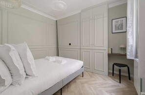1 bedroom, desk, iron/ironing board, travel cot - Attractive apartment 1BDR/4PAX in the city center (Paris)