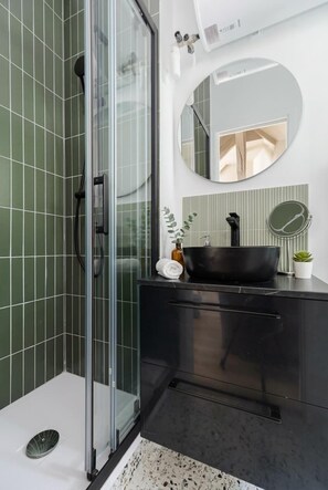 Shower, hair dryer - Nice apartment 1BDR/4PAX in Opera (Paris)