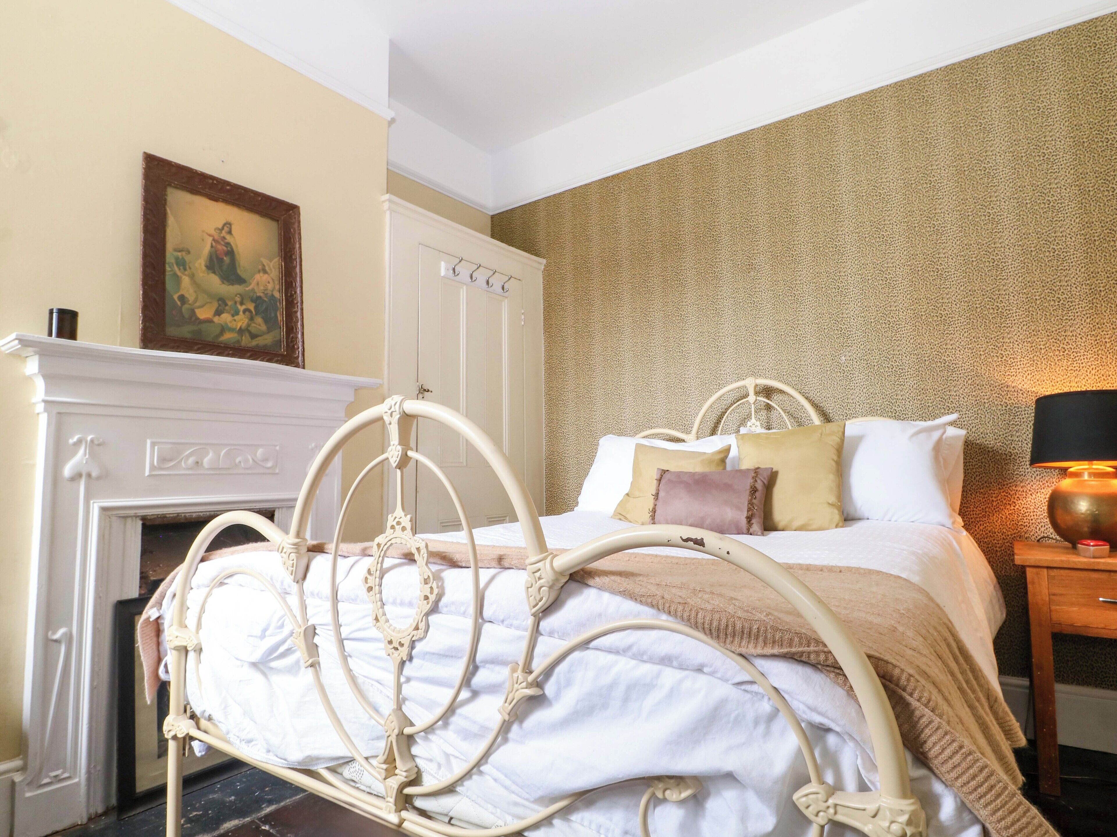 5 bedrooms, individually decorated, individually furnished