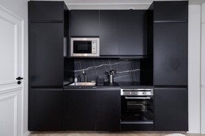 Fridge, microwave, oven, stovetop - PoeticStay - Louvre - Suite Rimbaud (Paris)
