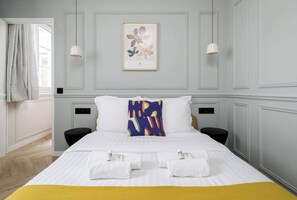 1 bedroom, desk, iron/ironing board, travel cot - PoeticStay - Louvre - Suite Rimbaud (Paris)