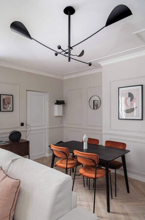 Dining - PoeticStay - Louvre - Suite Rimbaud (Paris)