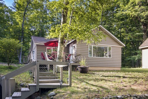 Have Lazy Days at Lazy Bear Landing on Glen Lake