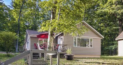 Have Lazy Days at Lazy Bear Landing on Glen Lake