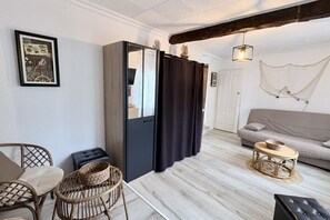 TV - Chez Jules - Charm & softness with rooftop views (Saint-Valery sur Somme)