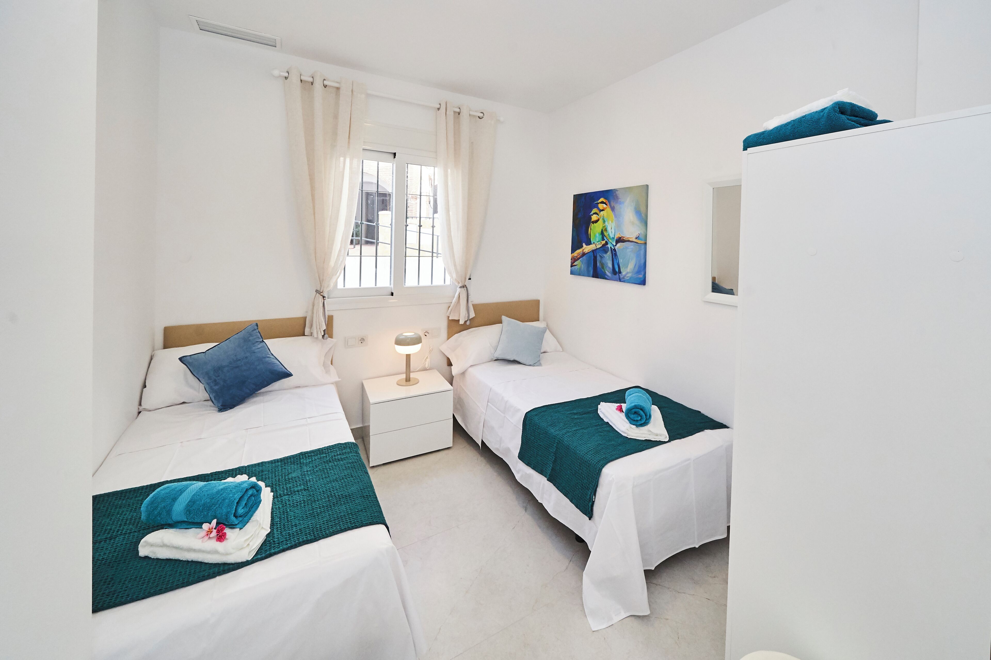 2 chambres, fer et planche à repasser, Wi-Fi, draps fournis