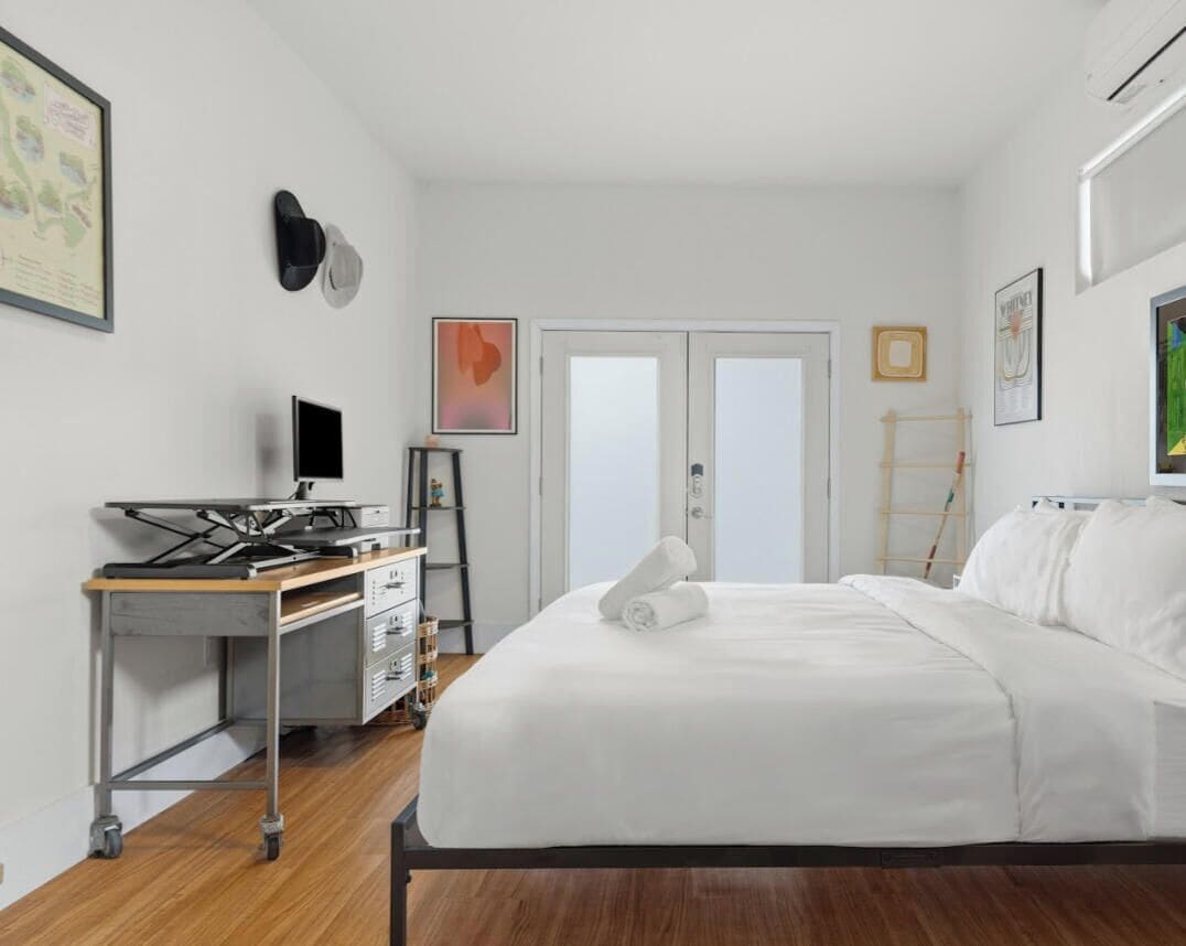 3 habitaciones, escritorio, tabla de planchar con plancha y wifi 