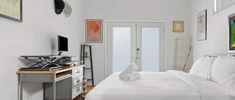 3 bedrooms, desk, iron/ironing board, WiFi