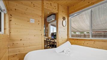 1 bedroom, desk, iron/ironing board, free WiFi