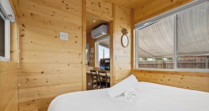 Tiny Home, Big Comfort - E Austin Escape w W/D Mins to DT & Lady Bird Lake