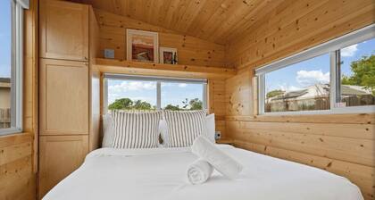 Tiny Home, Big Comfort - E Austin Escape w W/D Mins to DT & Lady Bird Lake