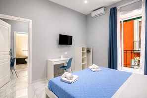 1 bedroom, WiFi, bed sheets - Suite Neve Al Sole | Napoli Centro | 4 Pax Metro (Naples)