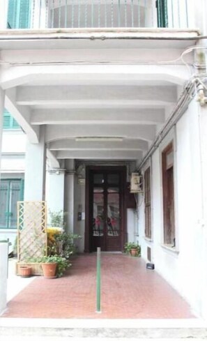 Exterior detail - Neve Al Sole Suites Napoli Centro: Double Room (Naples)