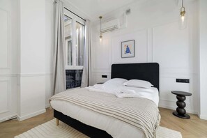 3 bedrooms, iron/ironing board, travel cot, WiFi - Gorgeous apartment 3BDR/8PAX next Champs Elysees (Paris)
