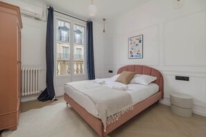 2 slaapkamers, een strijkplank/strijkijzer, reisbedje, wifi