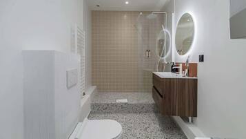 Dusche, Haartrockner, Shampoo