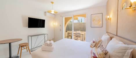 1 chambre, espace de travail pour ordinateurs portables, literie fournie