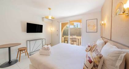 Studio Place des Lices/terrace - Saint-tropez