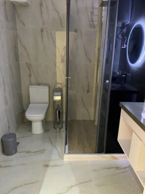 Standard-Doppelzimmer | Badezimmer