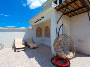 Terrace/patio - Stylish 2BR&SQ in Westlands | gym, pool, cafe (Nairobi)