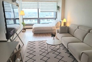 Living area - ✧ Gangnam District ✧ CITI SUITE ✧ Modern Comfort ✧ 1Bed 1Bath (Seoul)