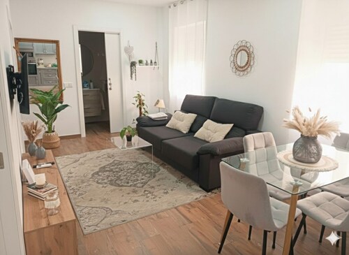 CONDE DE LA ENCINA: Private courtyard easy parking and silence 10 min. from the square