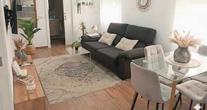 CONDE DE LA ENCINA: Private courtyard easy parking and silence 10 min. from the square