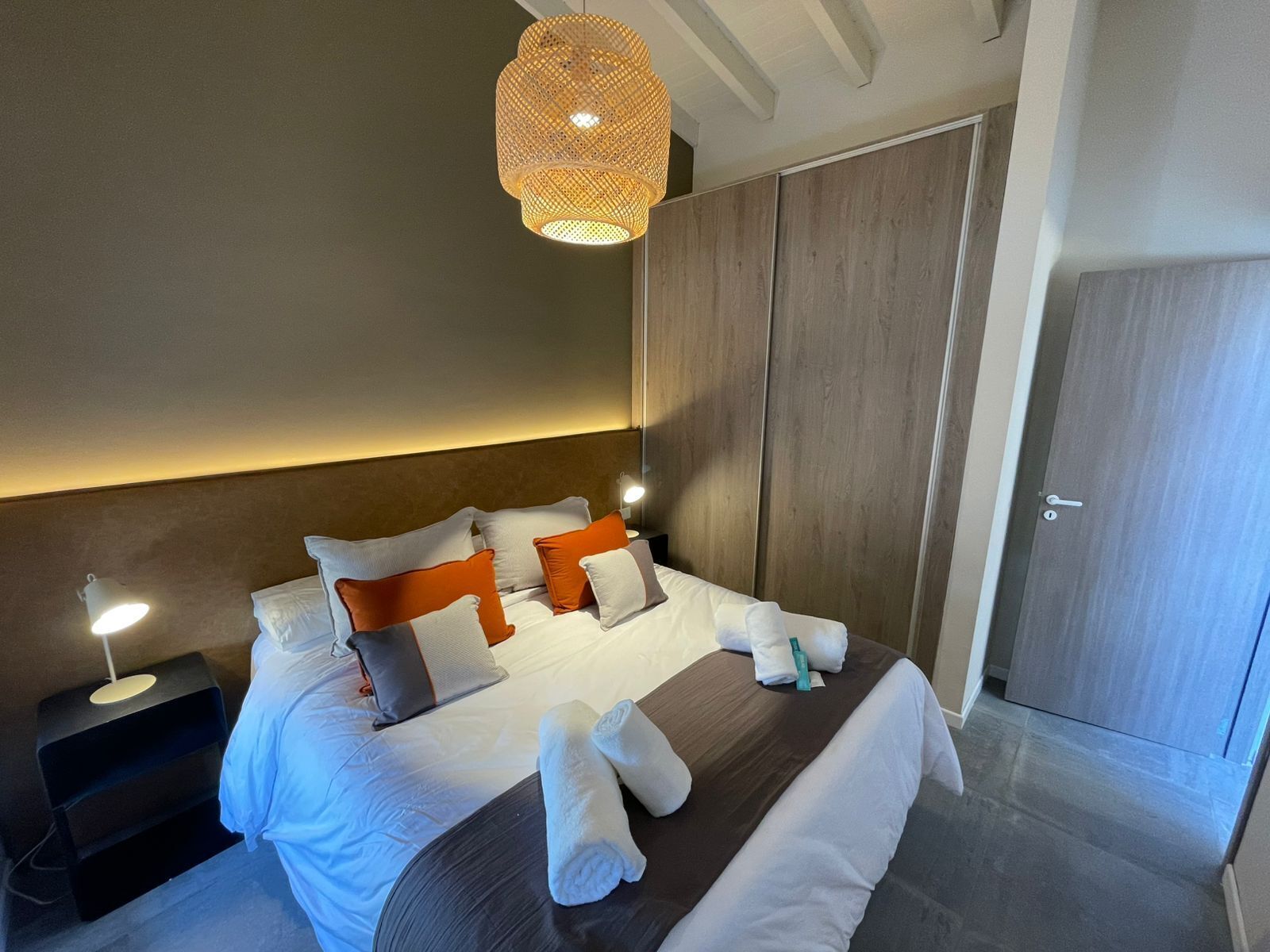 2 bedrooms, WiFi, bed sheets, wheelchair access