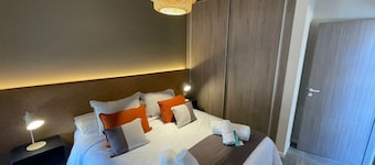 Design + 3 Workspaces + Starlink | 2 Bedrooms, 2 Bathrooms