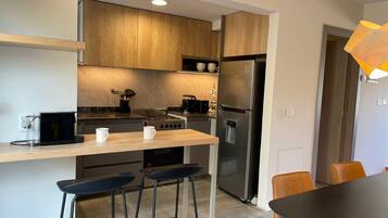 Micro-ondes, four, plaque de cuisson
