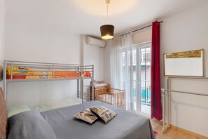 1 camera, ferro/asse da stiro, lenzuola