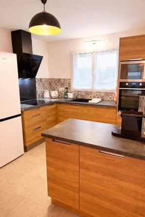 Private kitchen - Charming vacation home close to the Ocean (Léon)