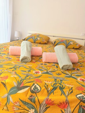 3 bedrooms, internet, bed sheets