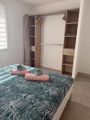 3 bedrooms, internet, bed sheets