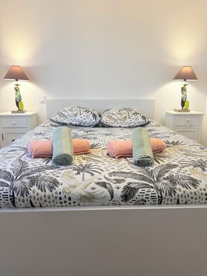 3 bedrooms, internet, bed sheets