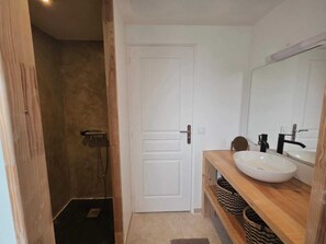 Dusche, Seife, Toilettenpapier