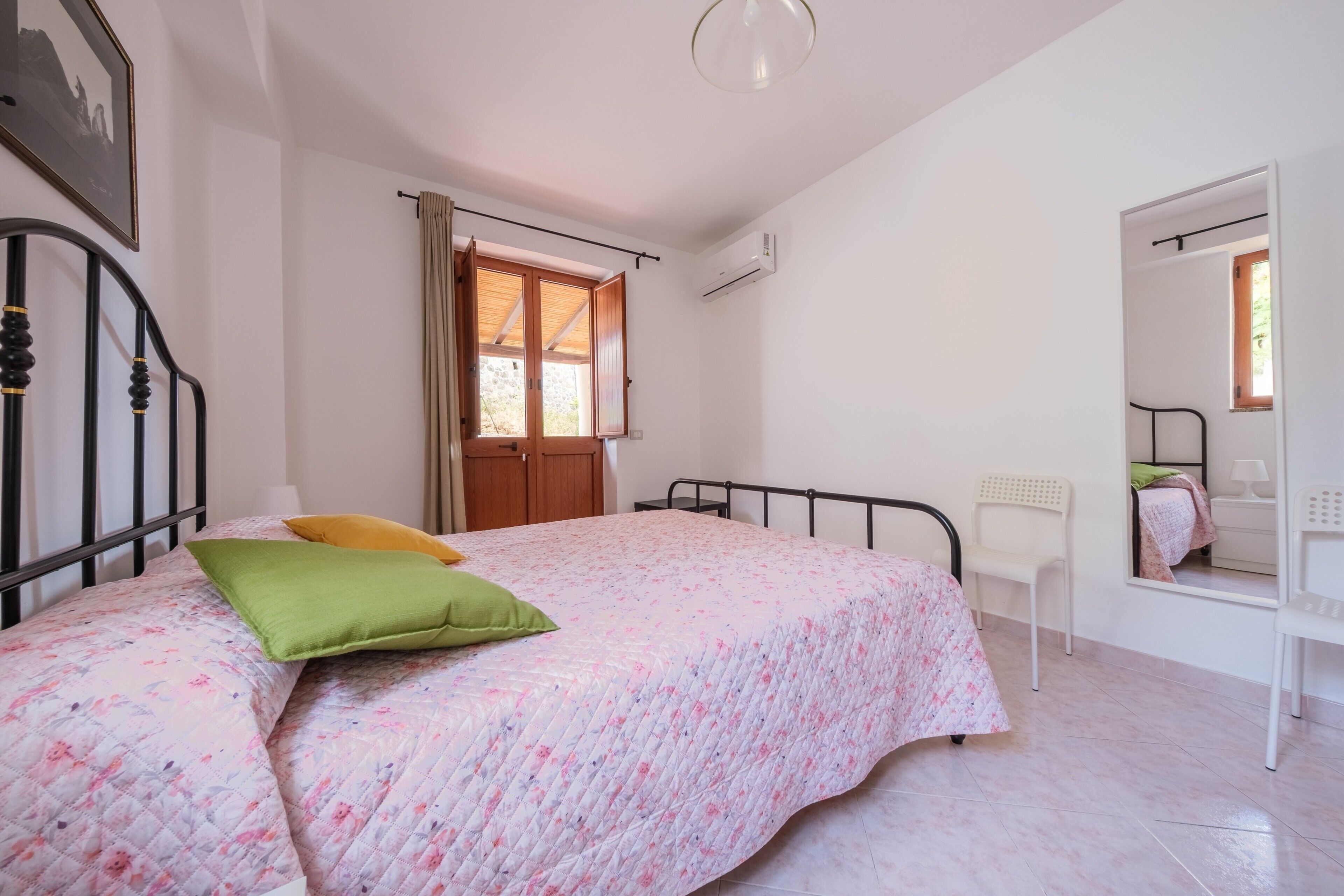 3 bedrooms, bed sheets