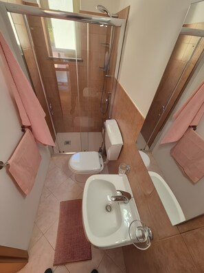 Bathroom - Villa Casa Gialla – Aeolian Apartment (Lipari)