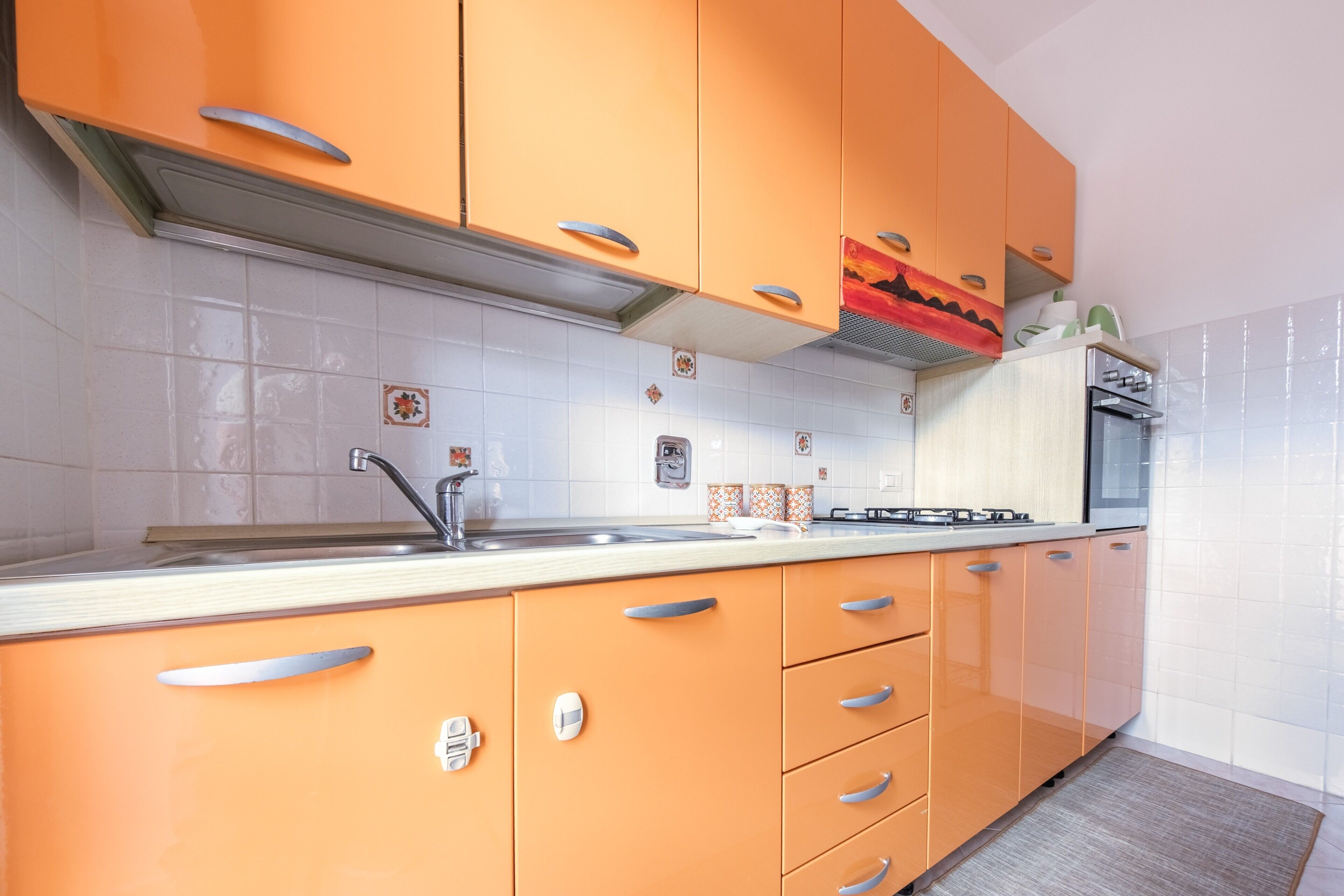 Frigorifero, forno, piano cottura, pentole/stoviglie/utensili