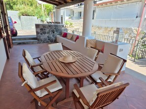 Outdoor dining - Villa Casa Gialla – Aeolian Apartment (Lipari)