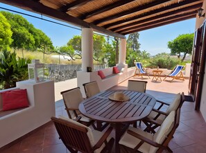 Outdoor dining - Villa Casa Gialla – Aeolian Apartment (Lipari)