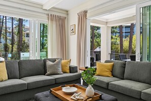 Living area - 17 Bradley Circle ~ Spacious Multi Family Beach House! (Hilton Head Island)