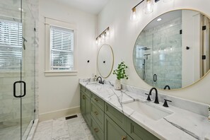 Towels - 17 Bradley Circle ~ Spacious Multi Family Beach House! (Hilton Head Island)