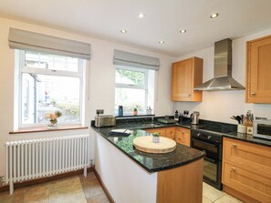 Cottage | Private kitchen - Lumford Mill Cottage (Bakewell)