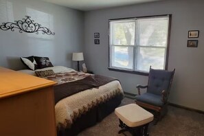 3 bedrooms, WiFi, bed sheets - 3-bedroom house in tranquil Columbus with cool AC breeze (Columbus)